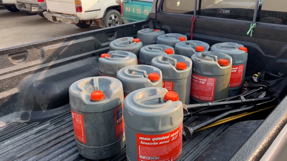 ชาวบ้านแห่จองคิวเติมน้ำมัน อึ้ง!คิวแรกวันนี้มาจองคิวตั้งแต่เมื่อวาน