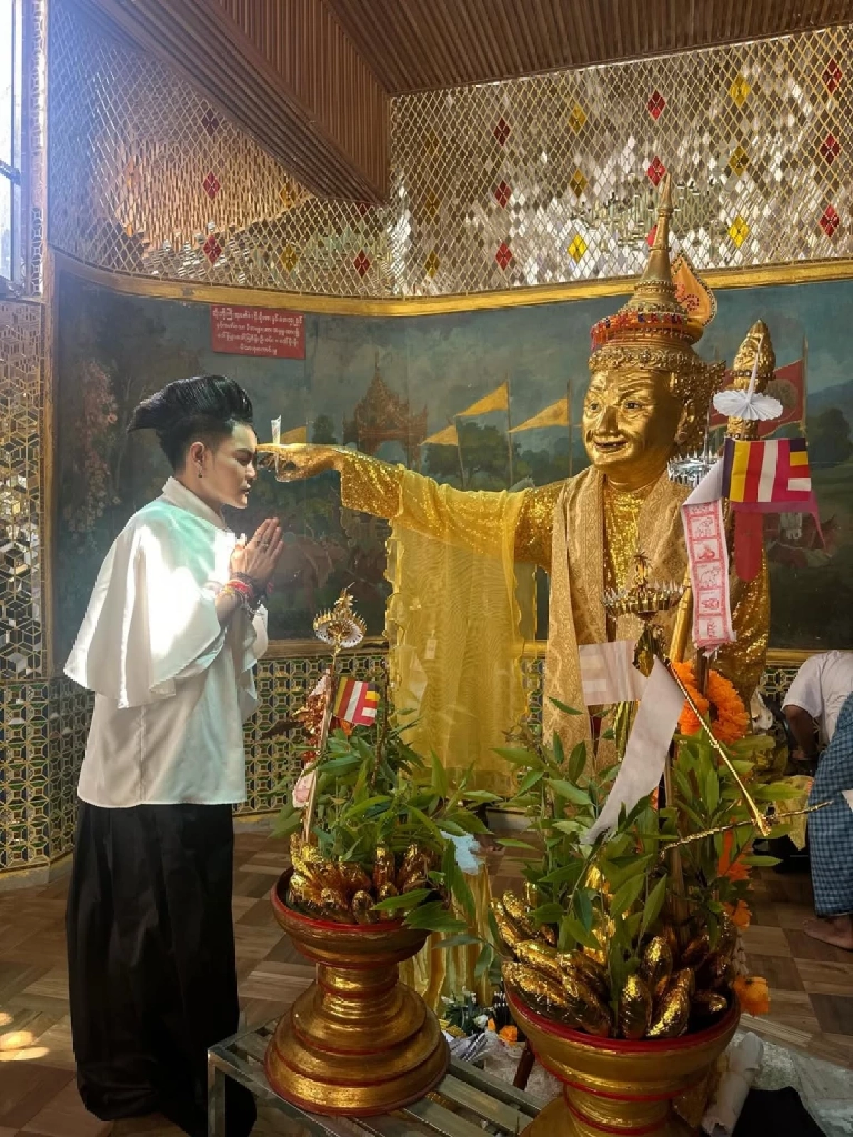 'เก่ง ธชย - บุ๋ม' บุกย่างกุ้ง เปิดทริปมูตัวพ่อสุดเอ็กซ์คลูซีฟ ไหว้ 5 เทพทันใจ