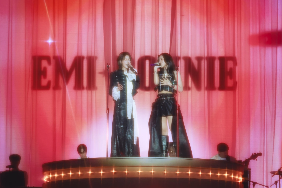 'เอมี่-บอนนี่' สะกดทั้งฮอลล์ โชว์ไฮโน้ตสุดปัง สมมงดูโอ้ดาวรุ่ง!