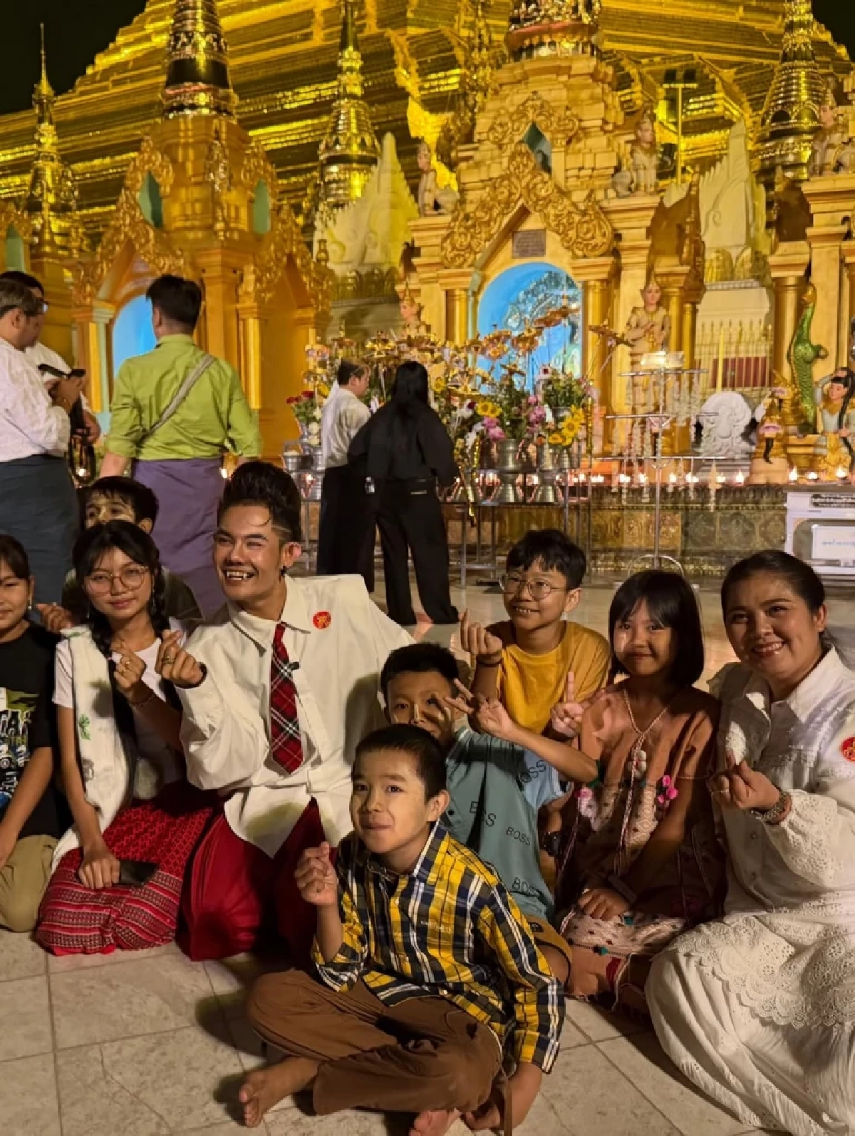 'เก่ง ธชย - บุ๋ม' บุกย่างกุ้ง เปิดทริปมูตัวพ่อสุดเอ็กซ์คลูซีฟ ไหว้ 5 เทพทันใจ