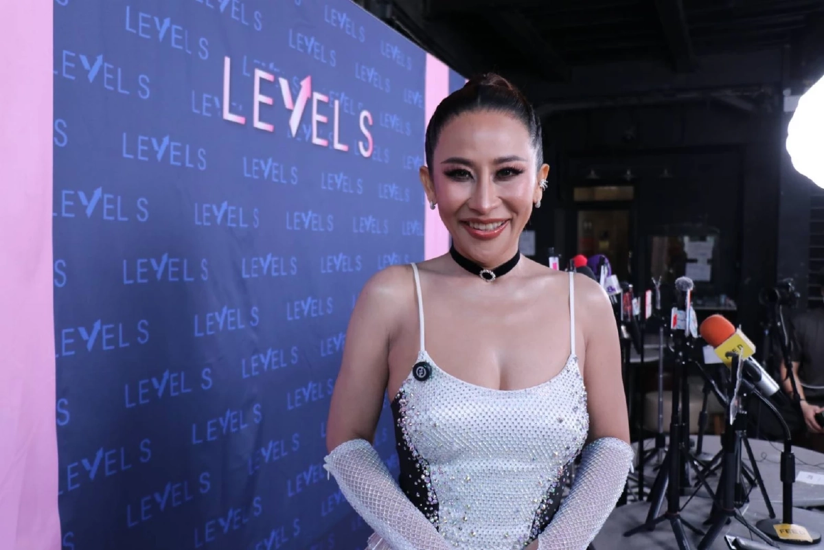 "ลาล่า" คุยหนุ่มฝรั่งเศส ตอบข่าวลือ "ใบเตย-ฟิล์ม" เป็นอะไรกัน?