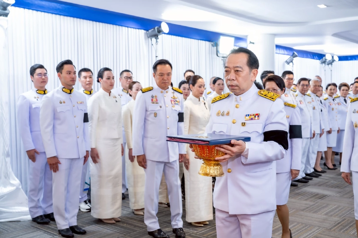 "อนุทิน" รับพระบรมราชโองการโปรดเกล้าฯ แต่งตั้งเป็นนายกรัฐมนตรี