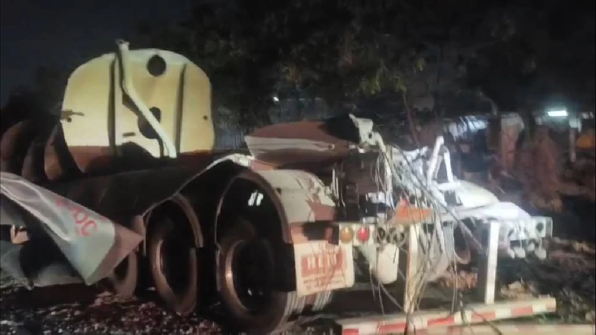 บึ้มสนั่น! ถังน้ำมันรถพ่วงระเบิด ร่างชายวัย 36 กระเด็นไกล 300 เมตร