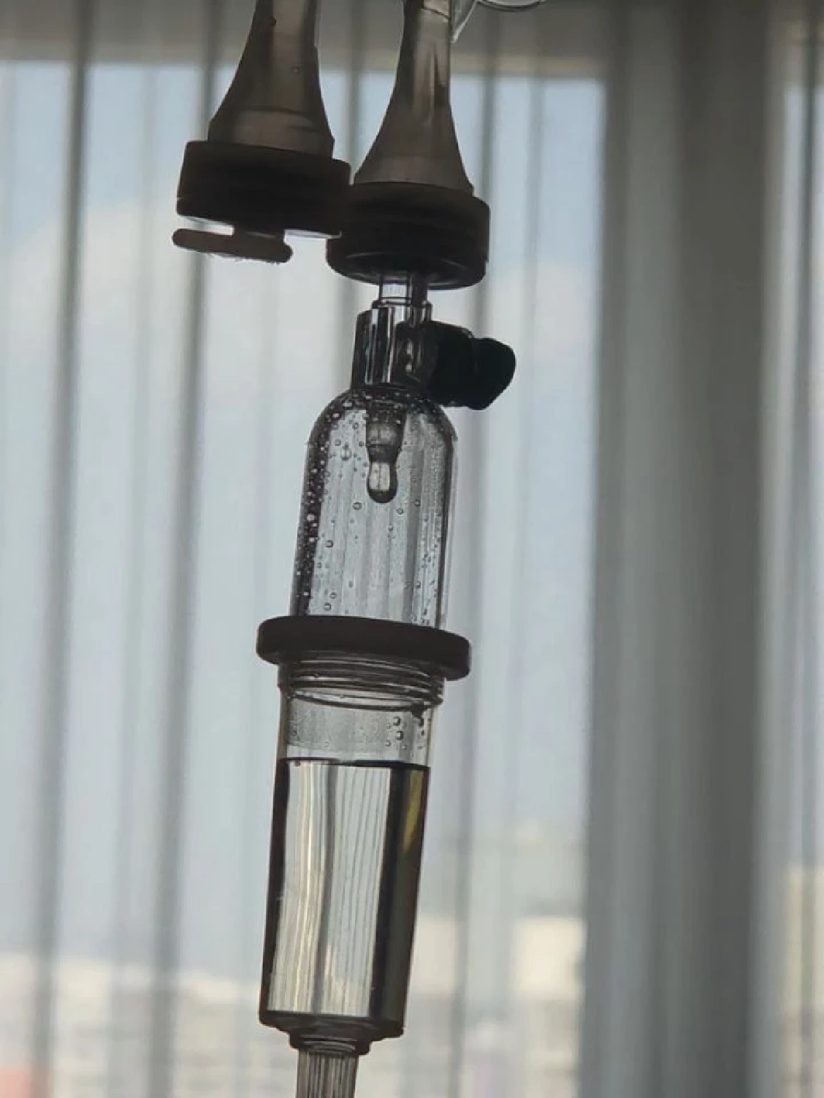 สภาพ! 'สกาย วงศ์รวี' แอดมิทด่วน ห่วงนอนให้น้ำเกลือบนเตียงผู้ป่วย