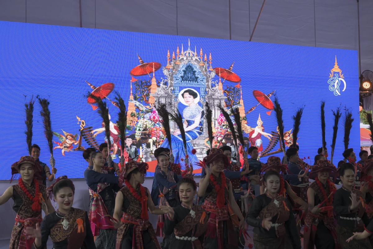 เจ้าฟ้าสิริวัณณวรี เสด็จไปทอดพระเนตร การจัดแสดงผลงานภูมิปัญญาผ้าไทย จ.กาฬสินธุ์