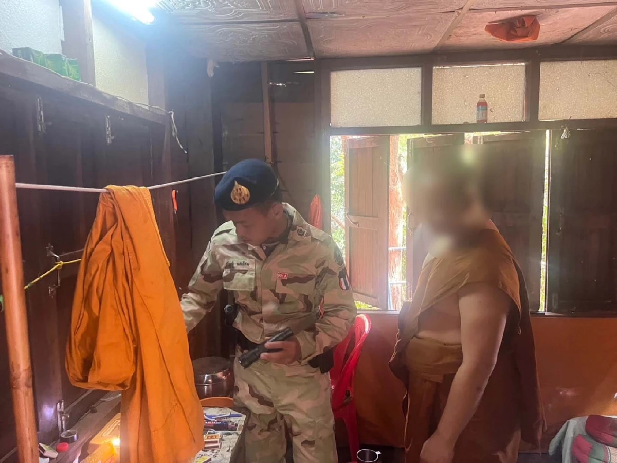 บุกจับคากุฏิ พระสงฆ์ 2 รูป มั่วสุมเสพยา สมัครใจเข้ารับการบำบัด