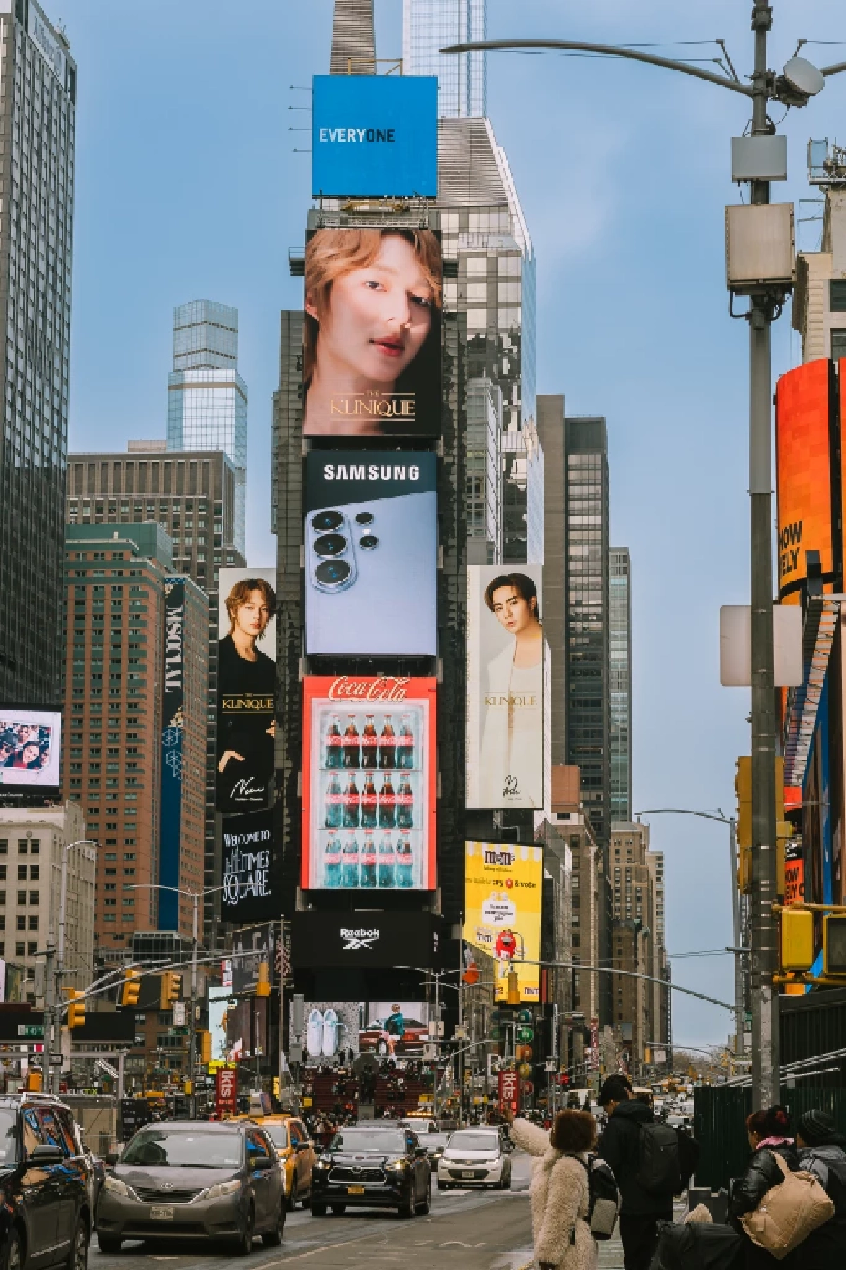 สุดปัง! "ซี-นุนิว" ติดเทรนด์โลก ขึ้นจอ New York Time Square