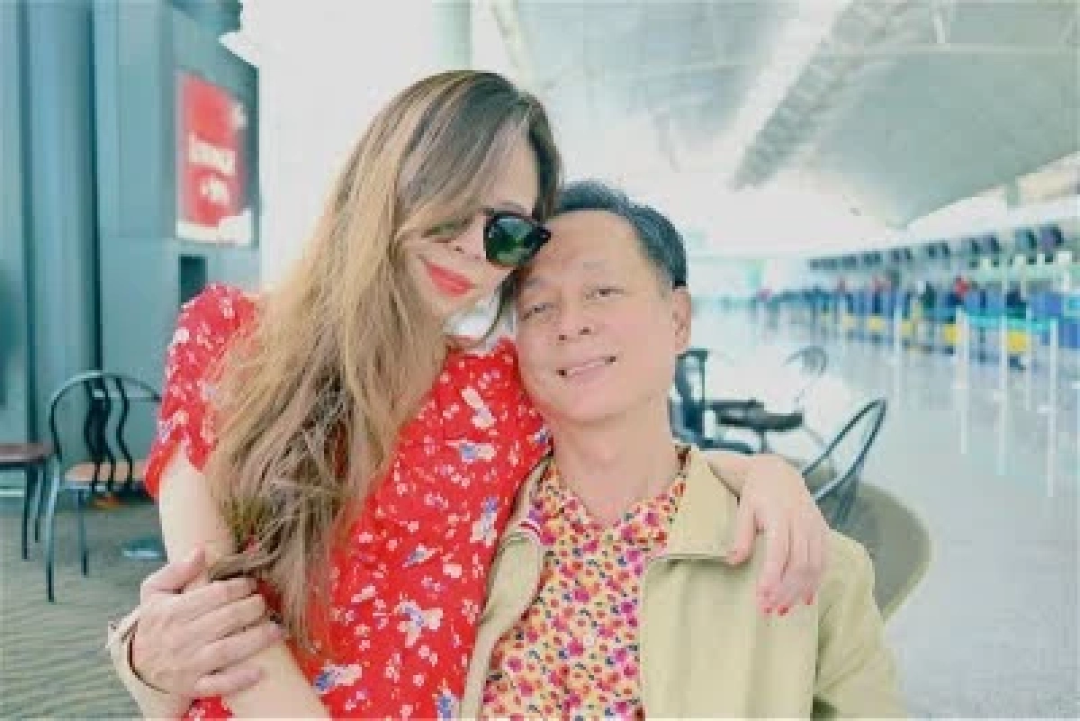 รู้จัก "พลอย ชวพร" แฟชั่นนิสต้าตัวแม่ทายาทหมื่นล้าน! ลูกสาวอดีตรัฐมนตรี