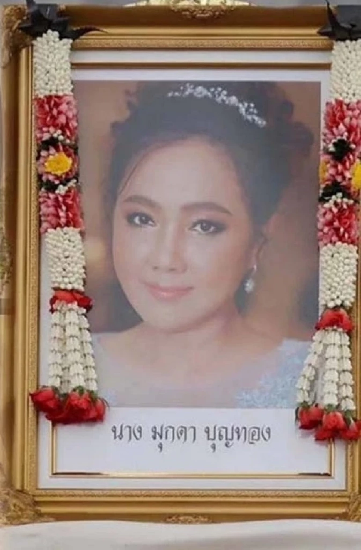 จับตา 'กุญแจซอล' ไร้เงางานศพแม่คืนแรก? ย้อนรอยร้าวเกิดอะไรขึ้นกับครอบครัว