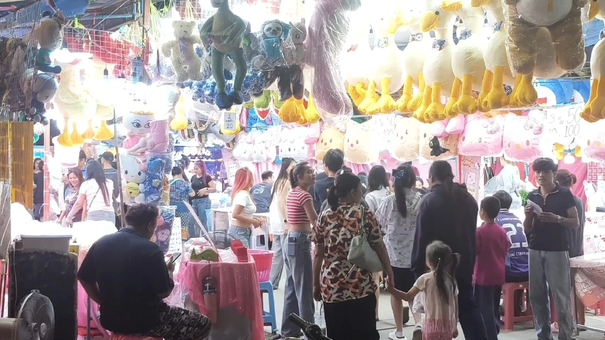 พะเยา! งานบวงสรวงพญางำเมือง ซุ้มพนันโผล่เกลื่อน เด็กต่ำกว่า 20 ปีร่วมวงเพียบ