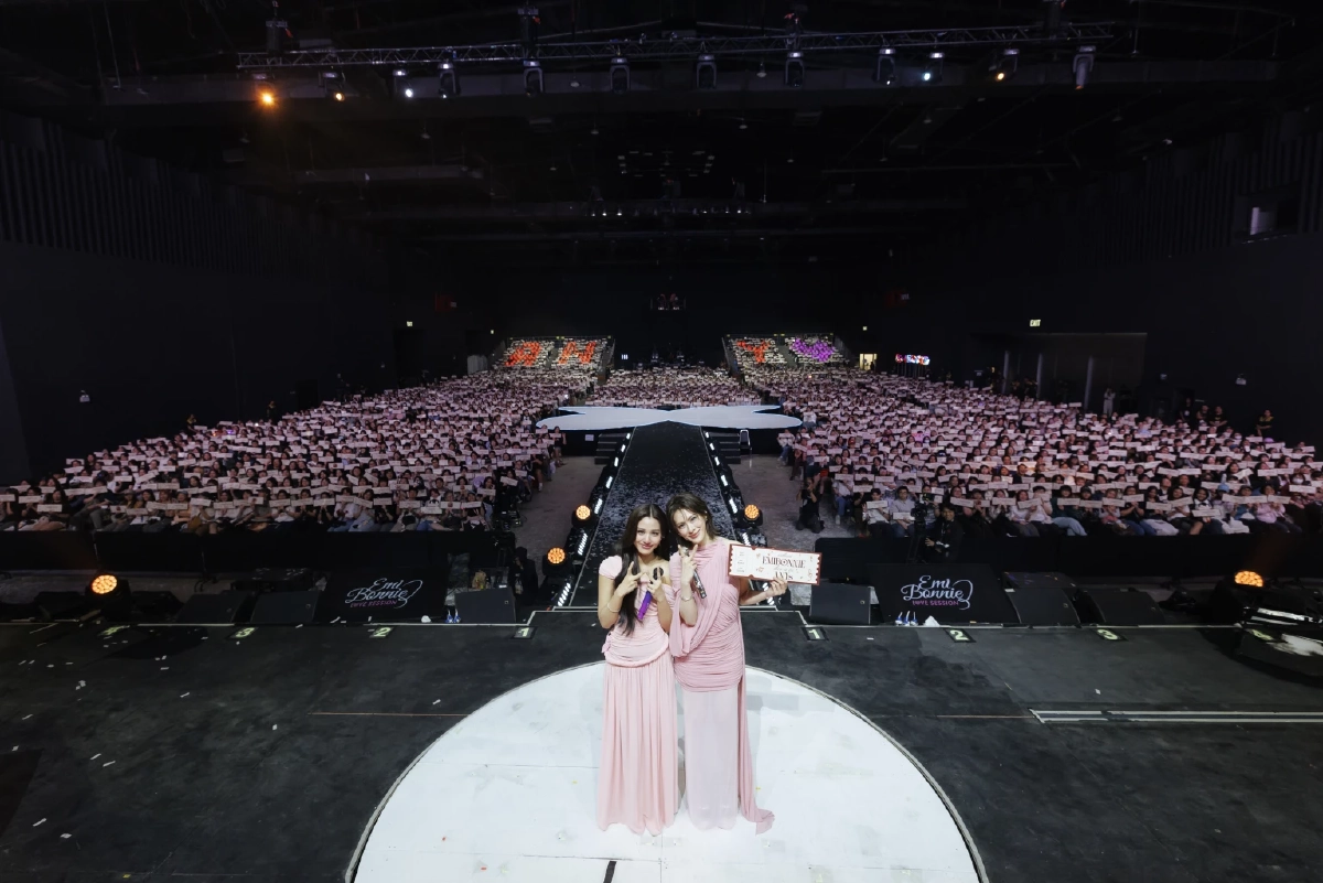'เอมี่-บอนนี่' สะกดทั้งฮอลล์ โชว์ไฮโน้ตสุดปัง สมมงดูโอ้ดาวรุ่ง!