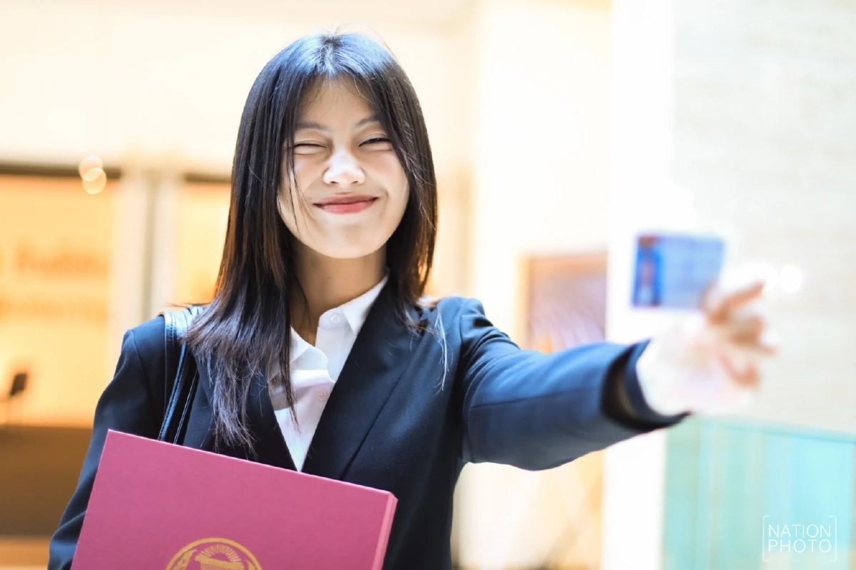 ประวัติ "พลอย ณัฐธิดา" หลานสาว "เนวิน ชิดชอบ" สส.บุรีรัมย์ พรรคภูมิใจไทย