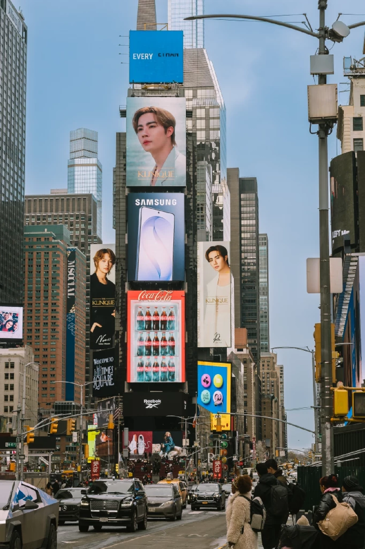 สุดปัง! "ซี-นุนิว" ติดเทรนด์โลก ขึ้นจอ New York Time Square