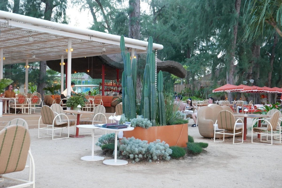 เช็กอิน ‘Esmé Beach Club’ บีชคลับแห่งแรกของโลกจาก The Standard