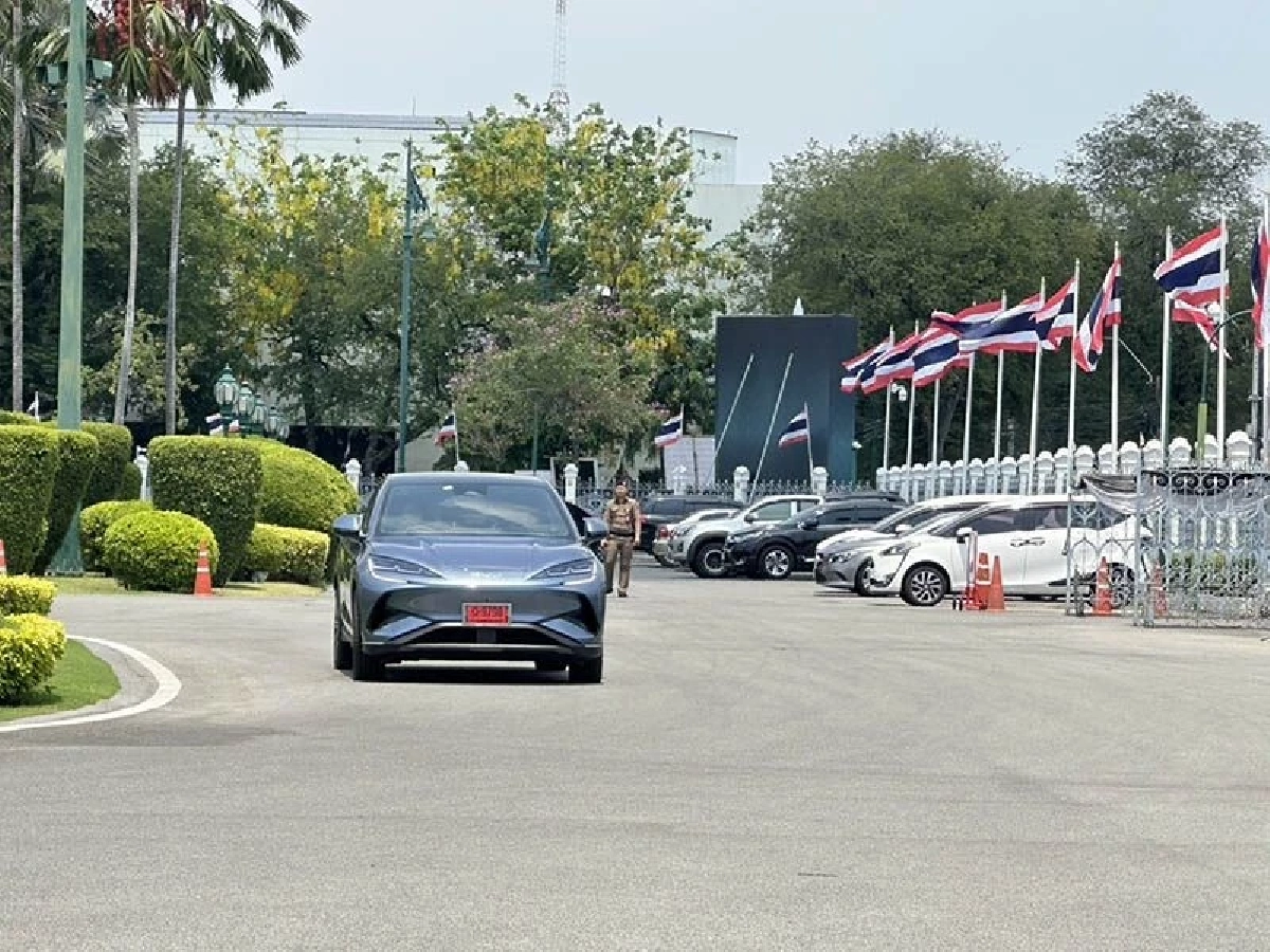 คอหวยไม่พลาด ส่องเลขทะเบียน "อนุทิน" ควบรถ EV ป้ายแดง ไร้รถนำเข้าทำเนียบ