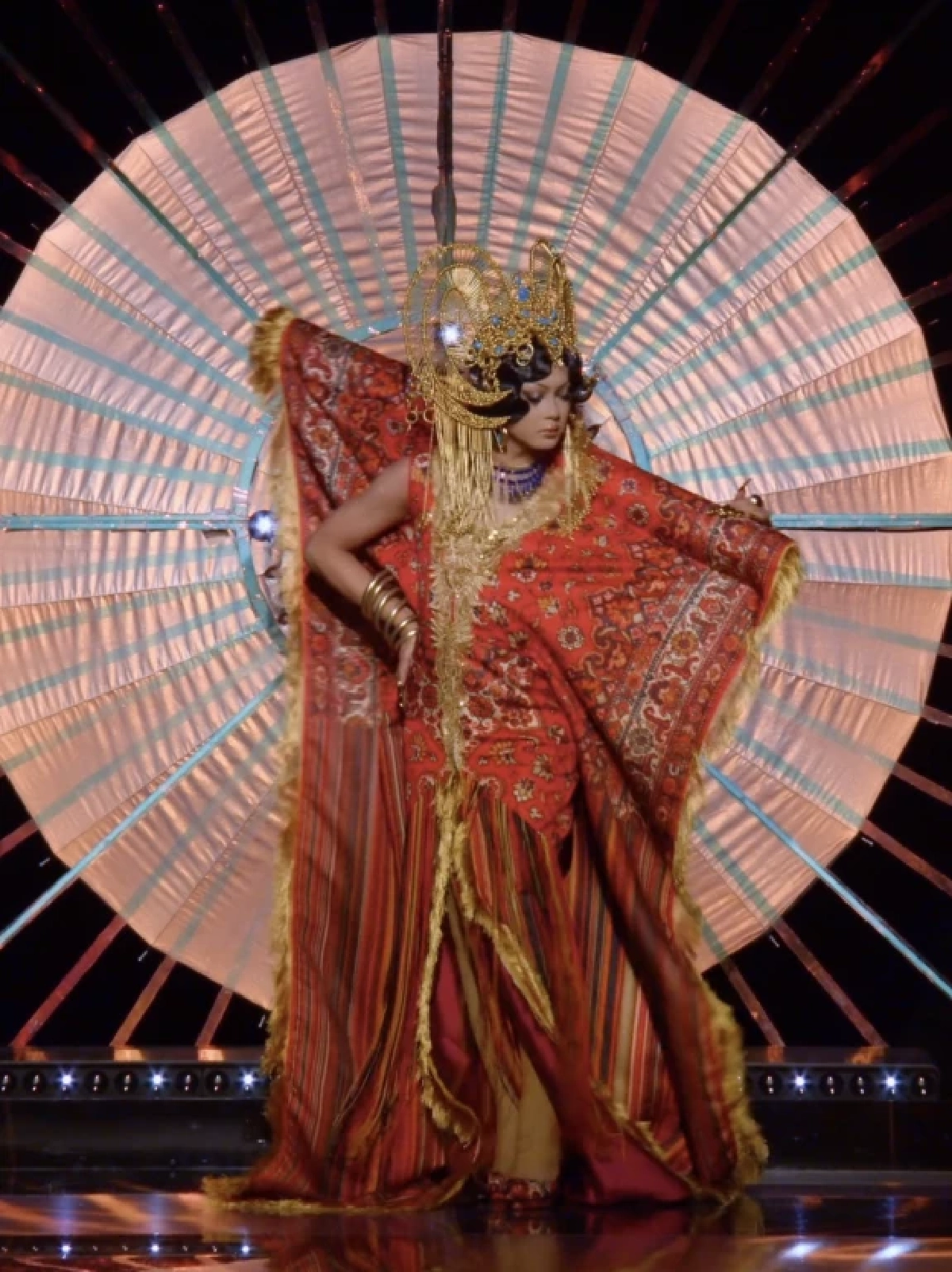 "Gawdland" ผงาดคว้ามงแชมป์ สร้างประวัติศาสตร์ "แดร็กไทย" เบอร์ 1 ของโลก