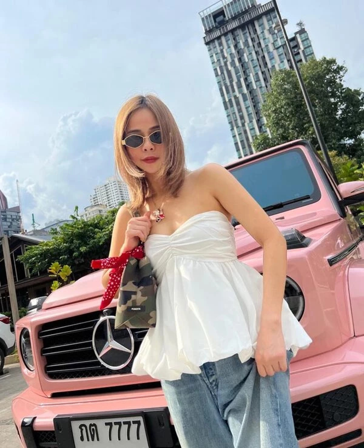 รู้จัก "พลอย ชวพร" แฟชั่นนิสต้าตัวแม่ทายาทหมื่นล้าน! ลูกสาวอดีตรัฐมนตรี