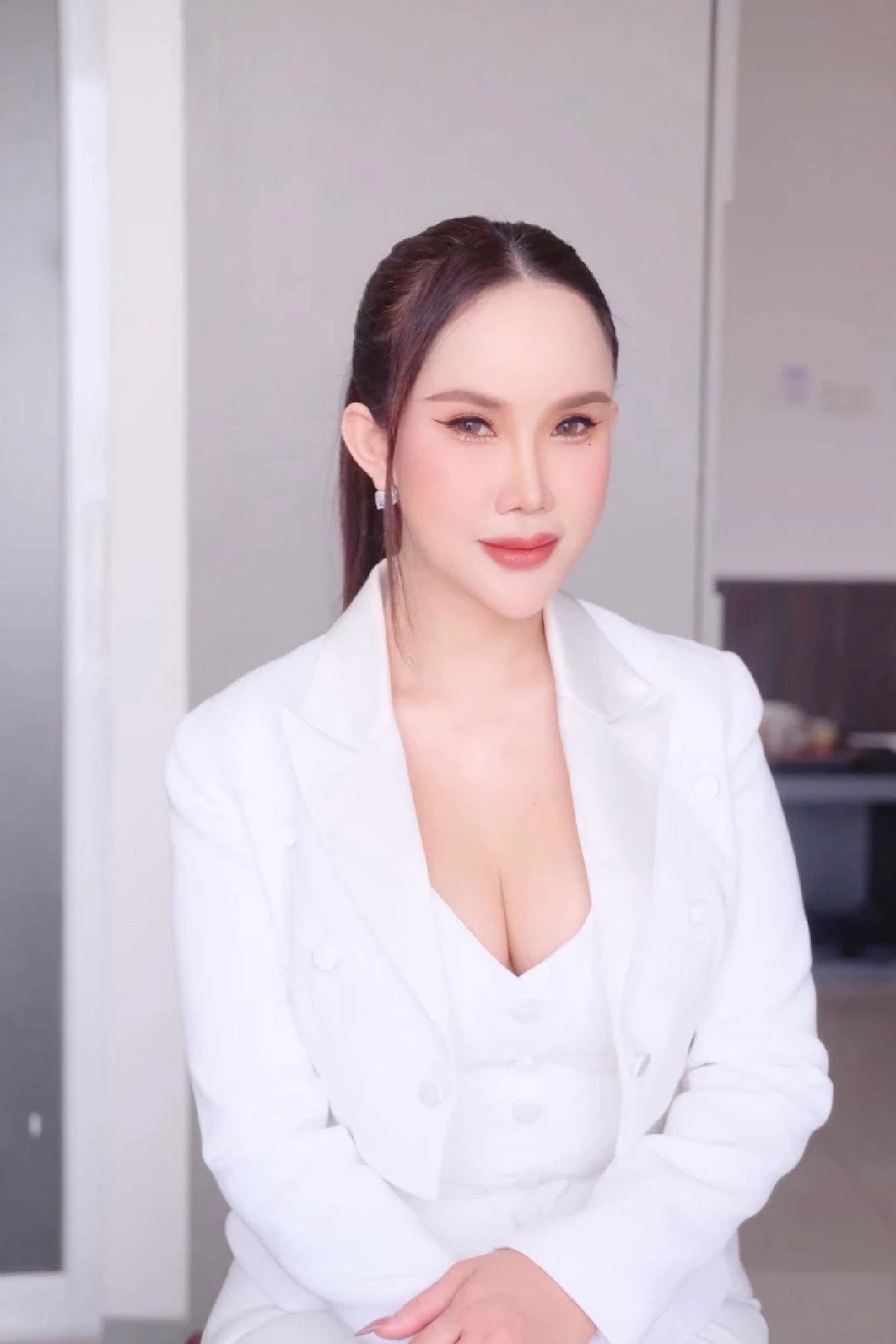 ส่องความแซ่บ "โค้ชส้ม" ตอบดราม่า แต่งตัวเซ็กซี่ เล้าโลม "นาวิน ต้าร์" หรือเปล่า