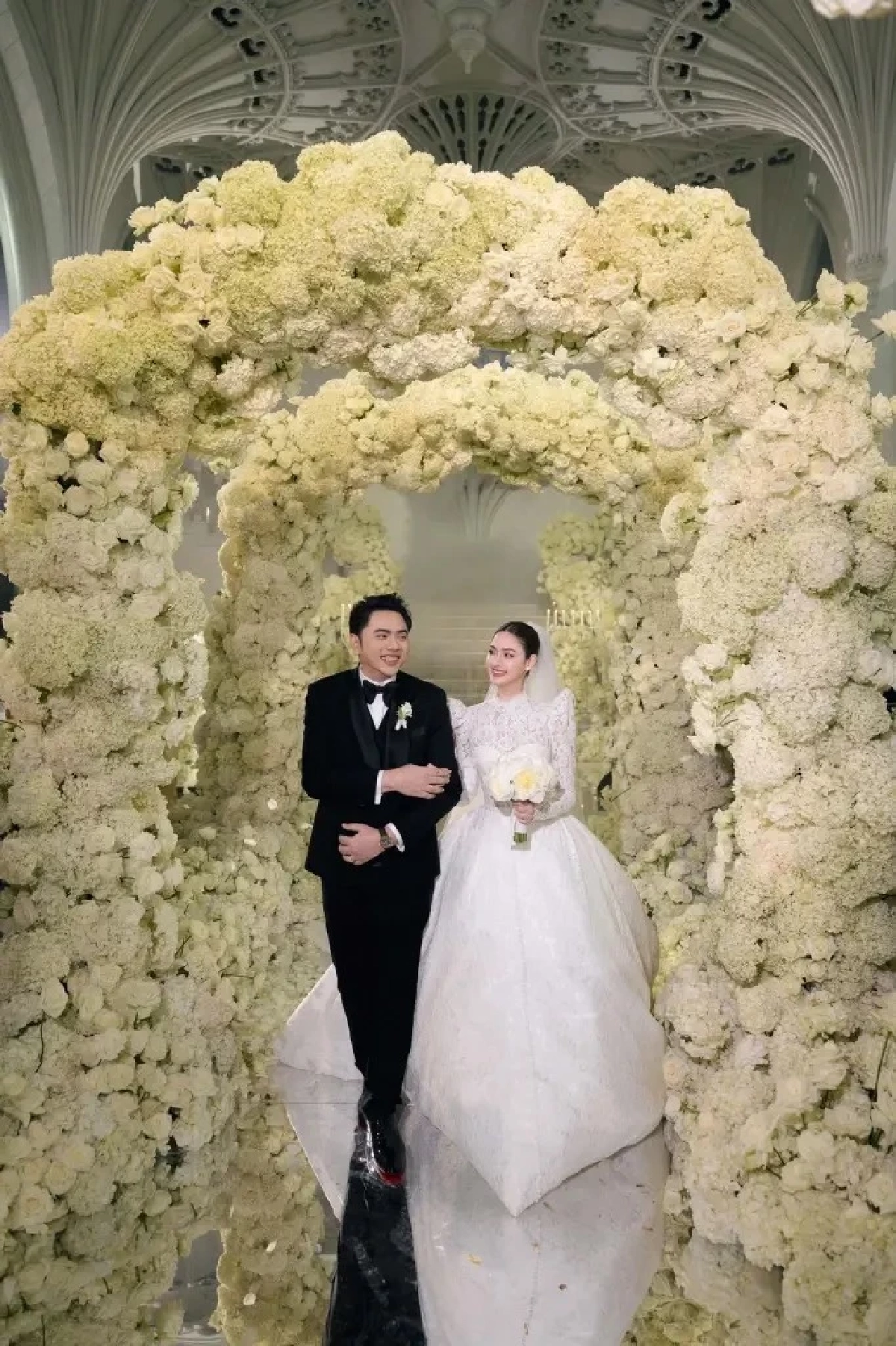 "แอ็คมี่ วรวัฒน์" สามีนางเอกดัง คือใคร? ทำไมถึงดัง มีผลงานอะไรบ้าง