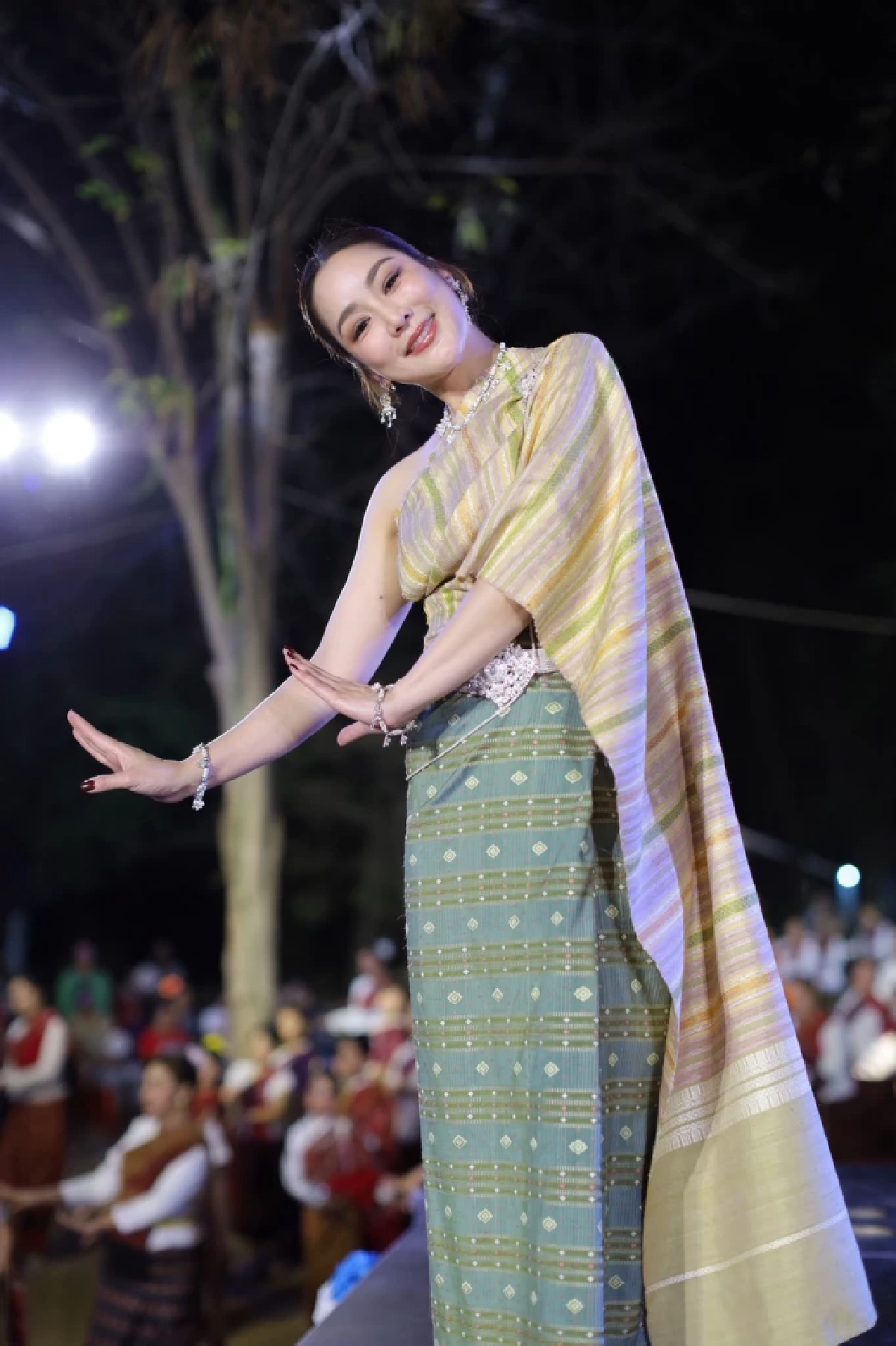 เปิดเลขธูป! บวงสรวงใหญ่ “หมอดูต๊อกแต๊ก A4” นำทัพดารา-นางรำ 500 ชีวิต