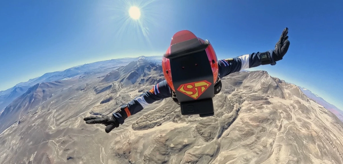 คนไทยคนแรกของโลก ทุบสถิติ Guinness World Records โดดร่มลงจอดจุดสูงสุดภูเขาไฟชิลี