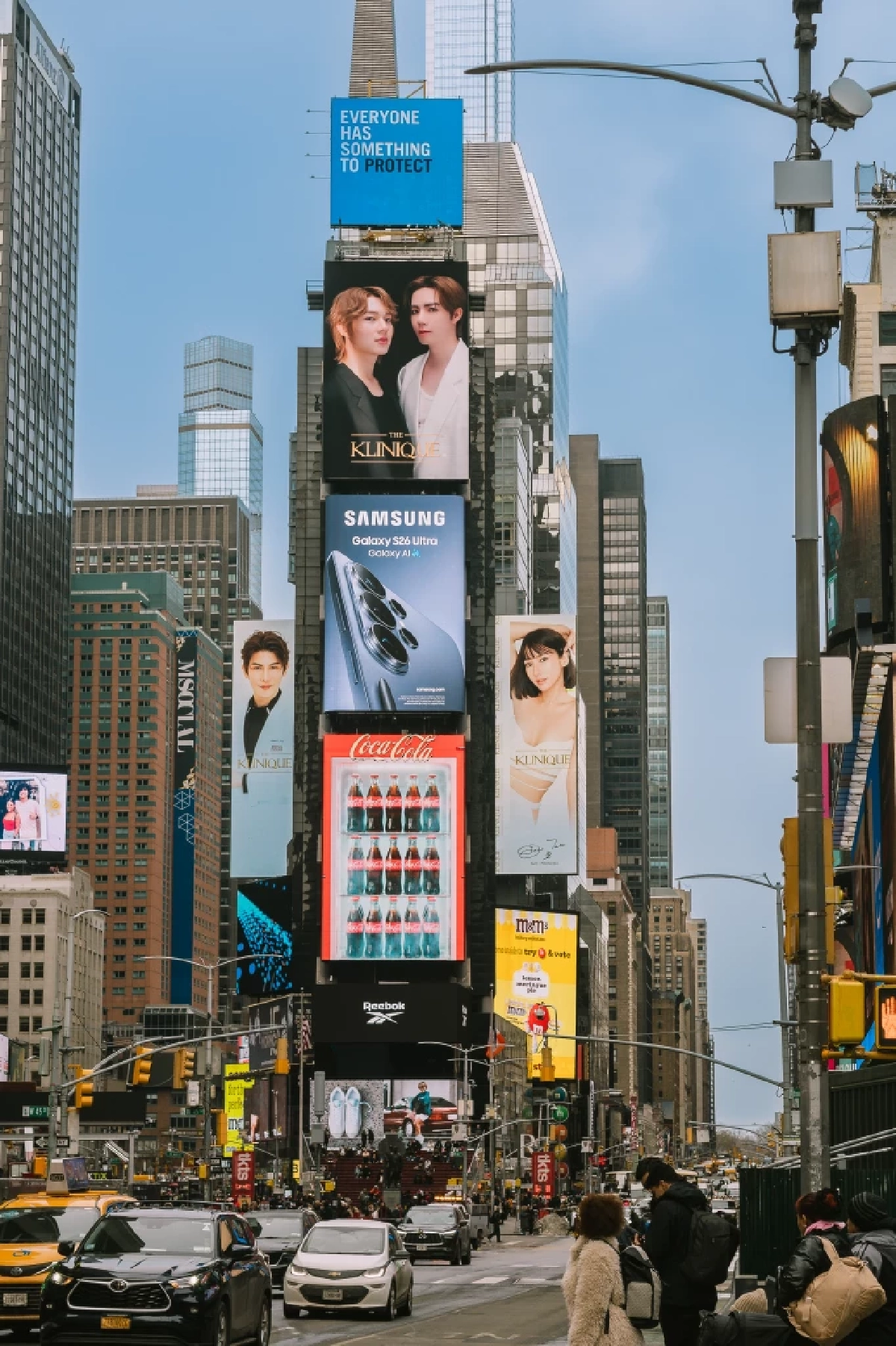 สุดปัง! "ซี-นุนิว" ติดเทรนด์โลก ขึ้นจอ New York Time Square