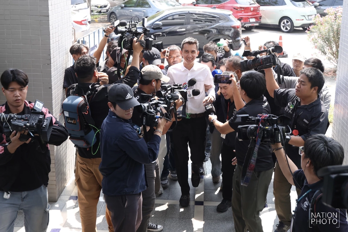 "สส.ชนนพัฒฐ์" ยิ้มสู้ เข้าพบ DSI รับทราบข้อกล่าวหาคดีเว็บพนัน มั่นใจบริสุทธิ์