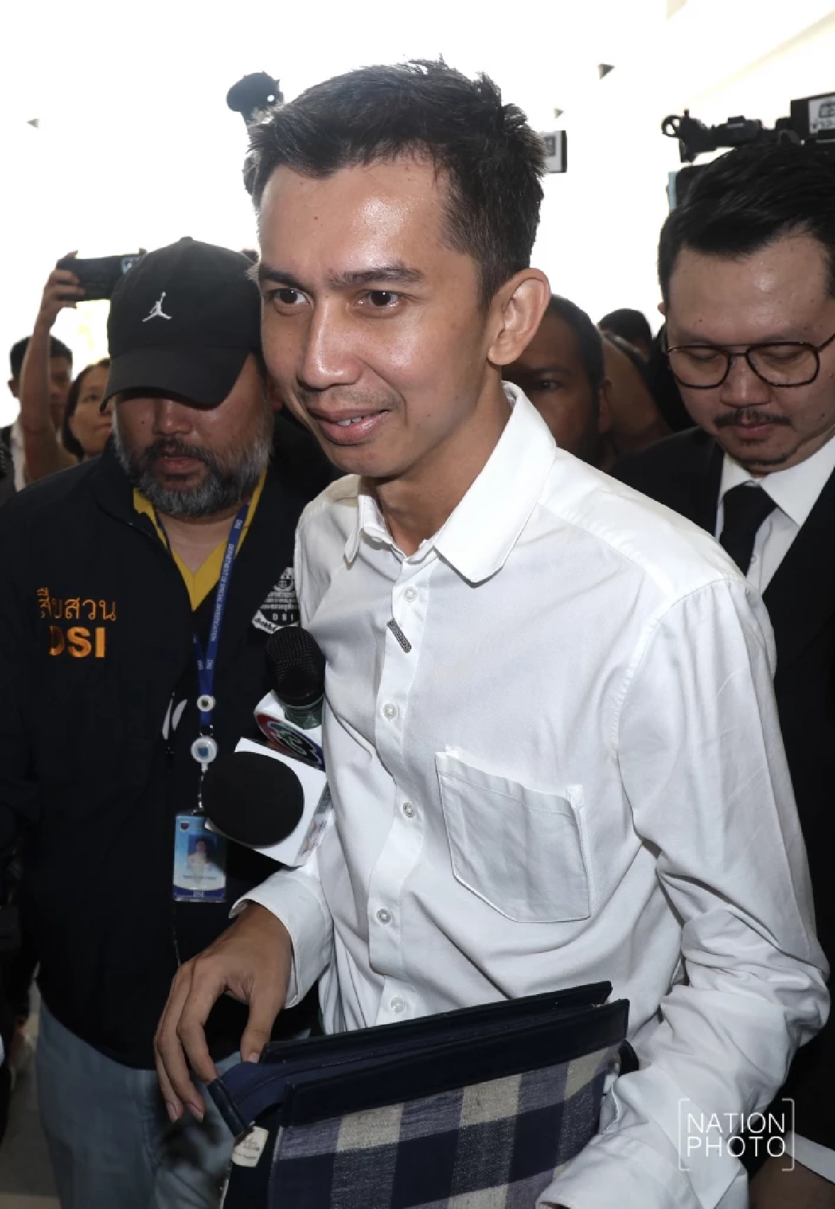 ศาลให้ประกันตัว "ชนนพัฒฐ์" สั่งห้ามบินออกประเทศ ขู่หากป่วนคดีถอนประกันทันที