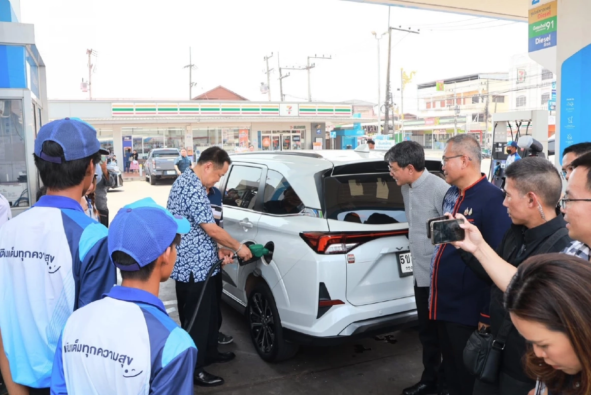 เลขเด็ดงวดนี้ ส่องทะเบียนรถ "อนุทิน" ขับไปสุ่มตรวจปั๊มน้ำมัน จ.นครพนม