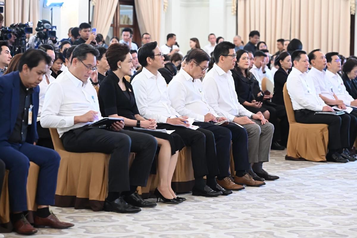 นายกฯ พบสื่อฯ ยกมือไหว้ ขออภัยประชาชนทำราคาน้ำมันปั่นป่วน