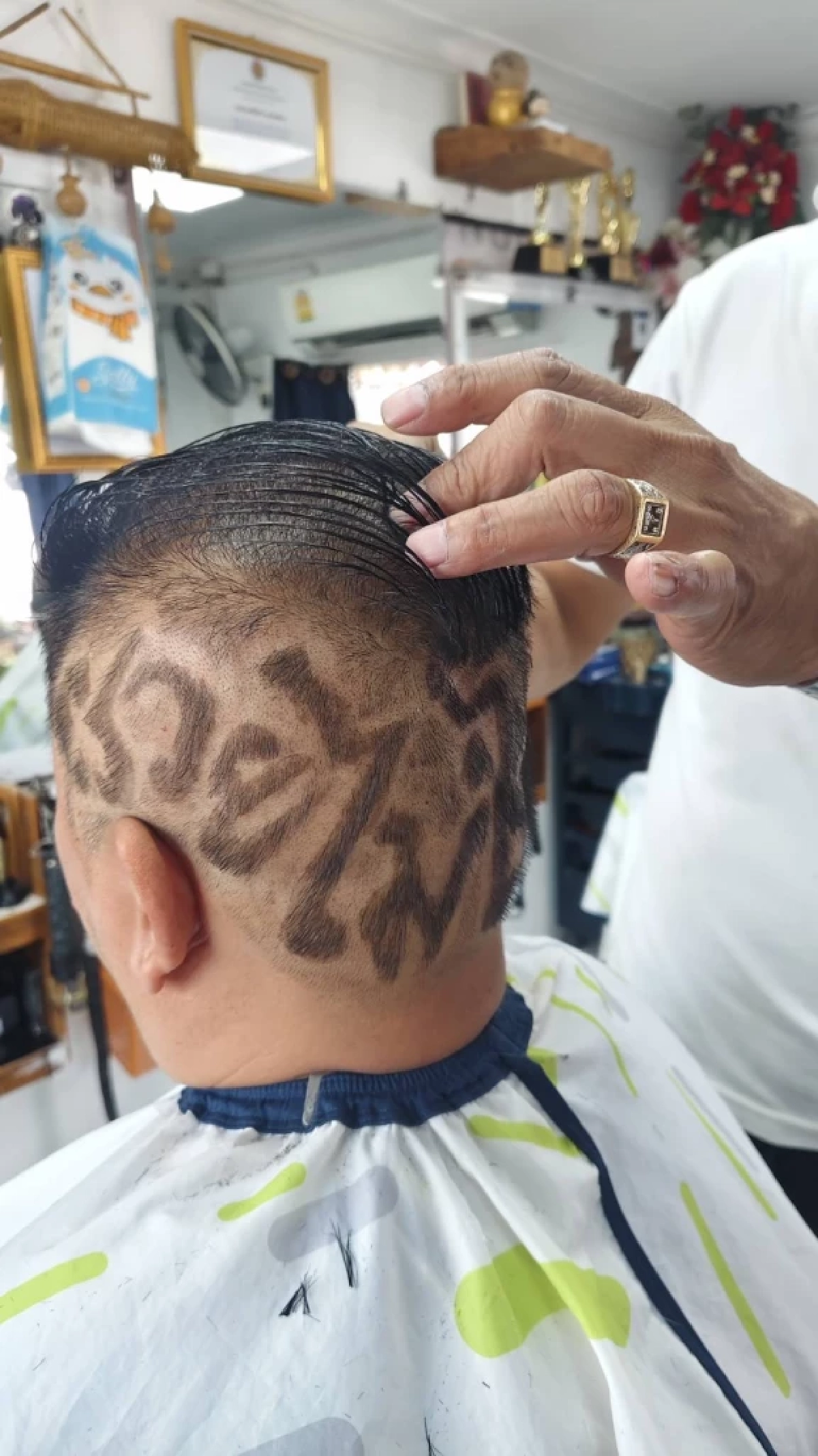 ฮือฮา! แกะลายผม “รวยไม่ไหวแล้ว” ลูกค้าเอฟซีนายกฯ แห่ตัดตามกระแส