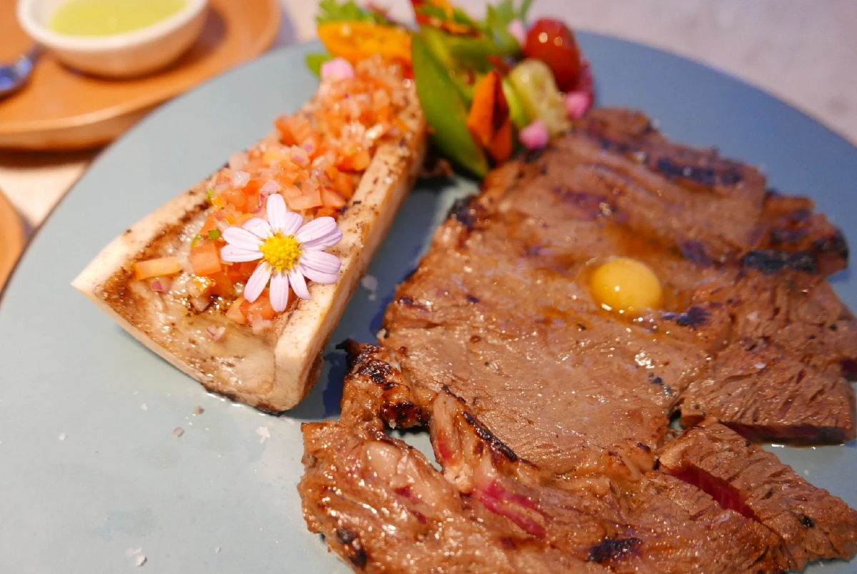 เช็กอิน ‘Esmé Beach Club’ บีชคลับแห่งแรกของโลกจาก The Standard