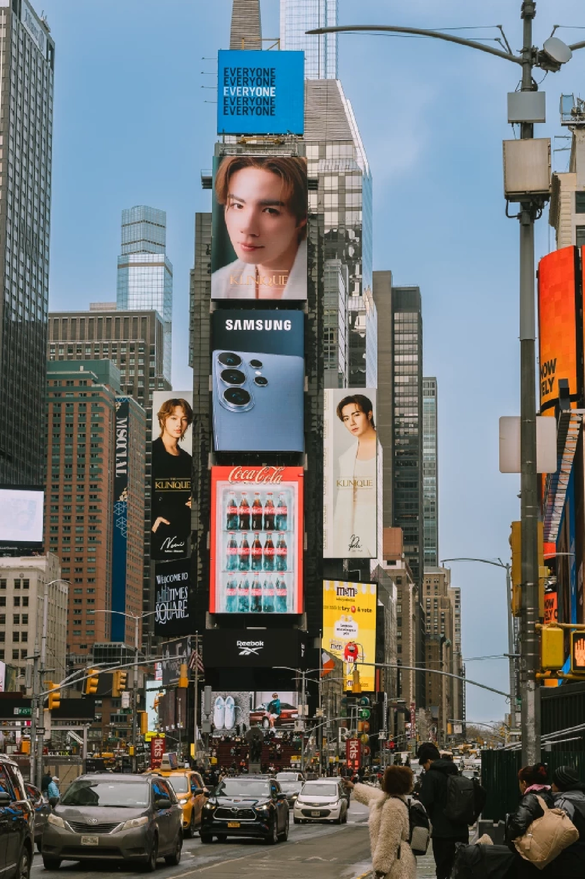 สุดปัง! "ซี-นุนิว" ติดเทรนด์โลก ขึ้นจอ New York Time Square