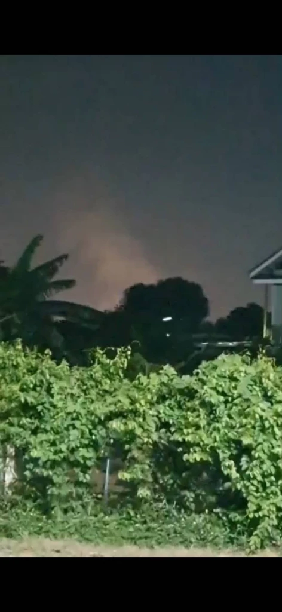 บึ้มสนั่น! ถังน้ำมันรถพ่วงระเบิด ร่างชายวัย 36 กระเด็นไกล 300 เมตร