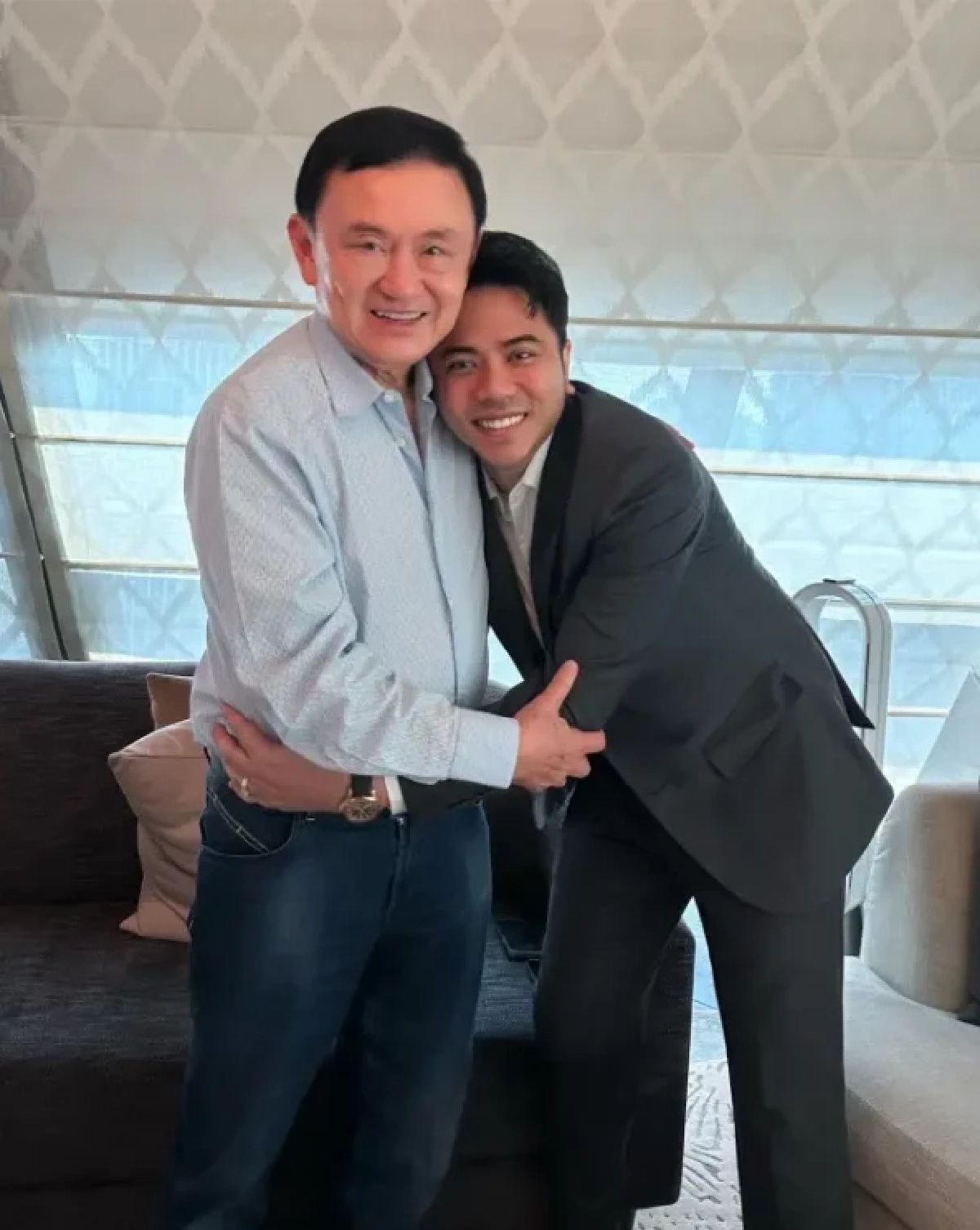 ประวัติ 'แอ็คมี่ วรวัฒน์' นักธุรกิจหมื่นล้าน ดีกรีนักร้อง สามีนางเอกดัง