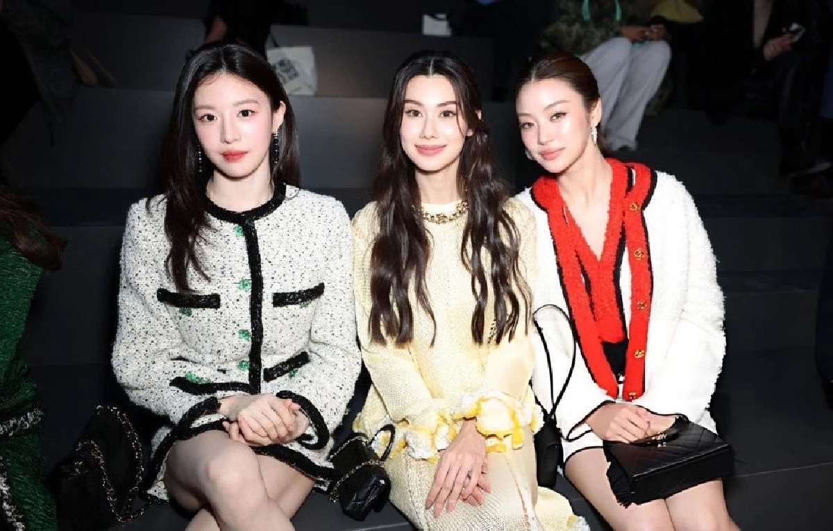 สมมงตัวแม่! 'ลีน่า ลลินา' ออร่าพุ่ง Paris Fashion Week 2026