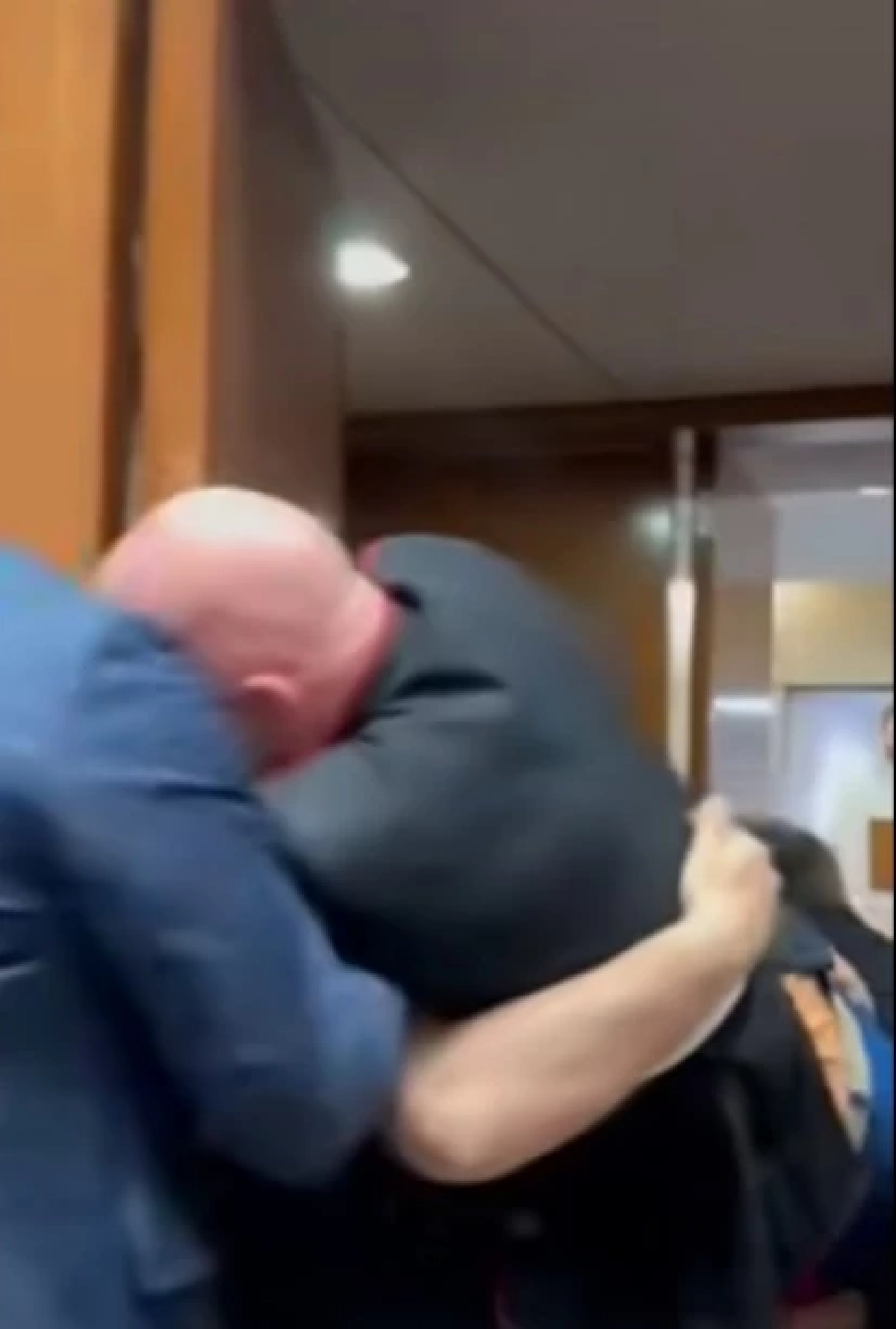 อดีตนาวิกฯ บุกสภาสหรัฐฯ ตะโกนลั่น "ไม่รบเพื่ออิสราเอล" ก่อนถูกลากออกจากวง