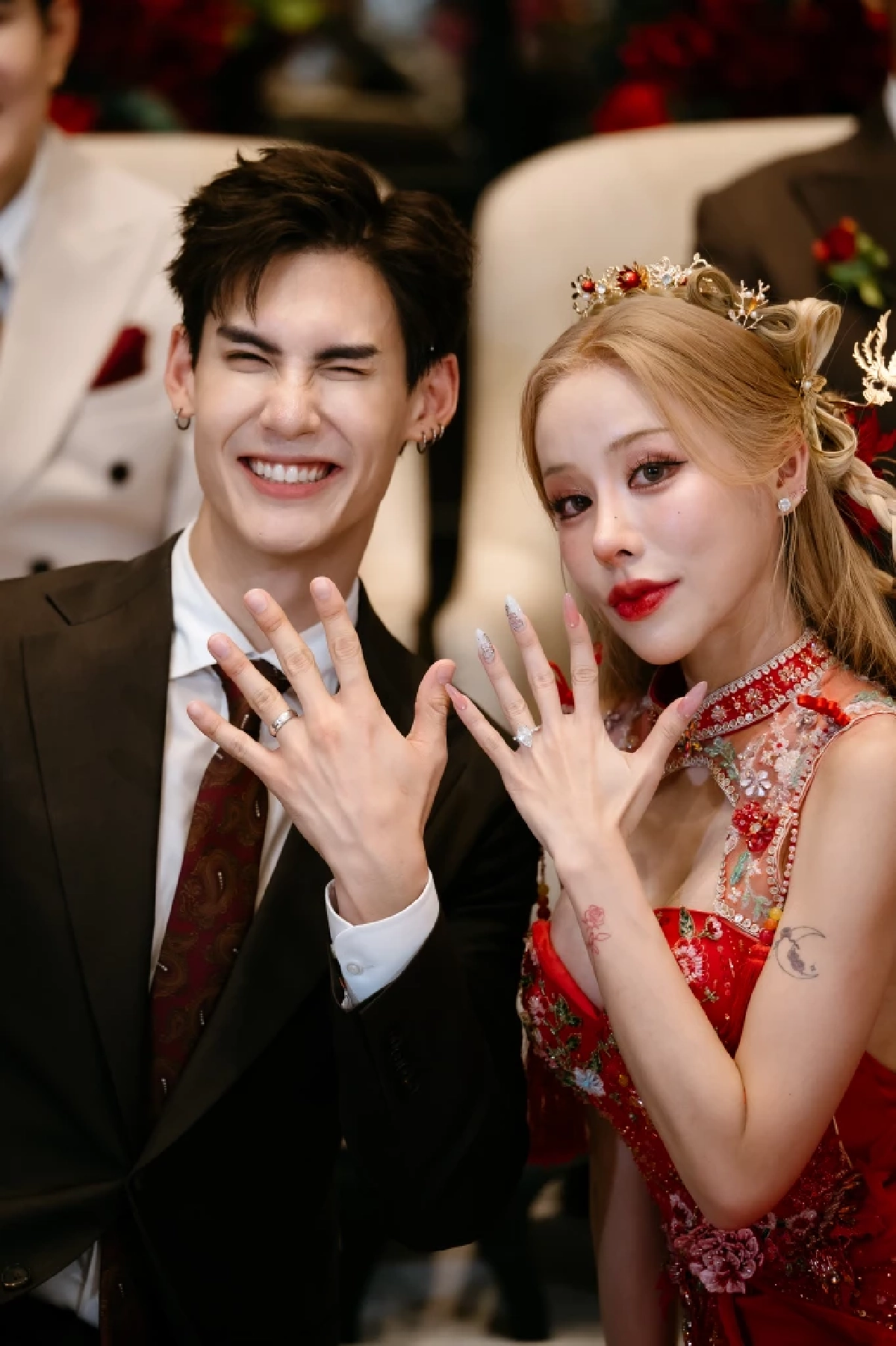 หวานชื่น "บอส ชนกันต์" เข้าพิธีแต่งงานแบบไทย-จีน กับแฟนสาวนอกวงการ