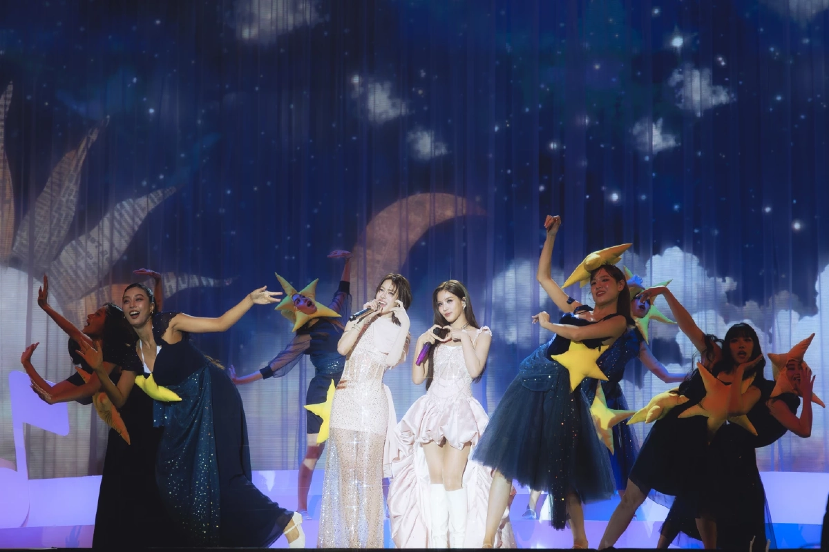 'เอมี่-บอนนี่' สะกดทั้งฮอลล์ โชว์ไฮโน้ตสุดปัง สมมงดูโอ้ดาวรุ่ง!