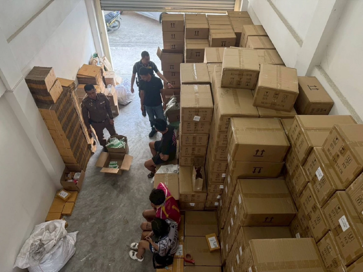 เช็กด่วน คุณอาจใช้ของปลอม! ปคบ. ทลายโกดัง ยึดยาสีฟัน-เครื่องสำอางปลอม