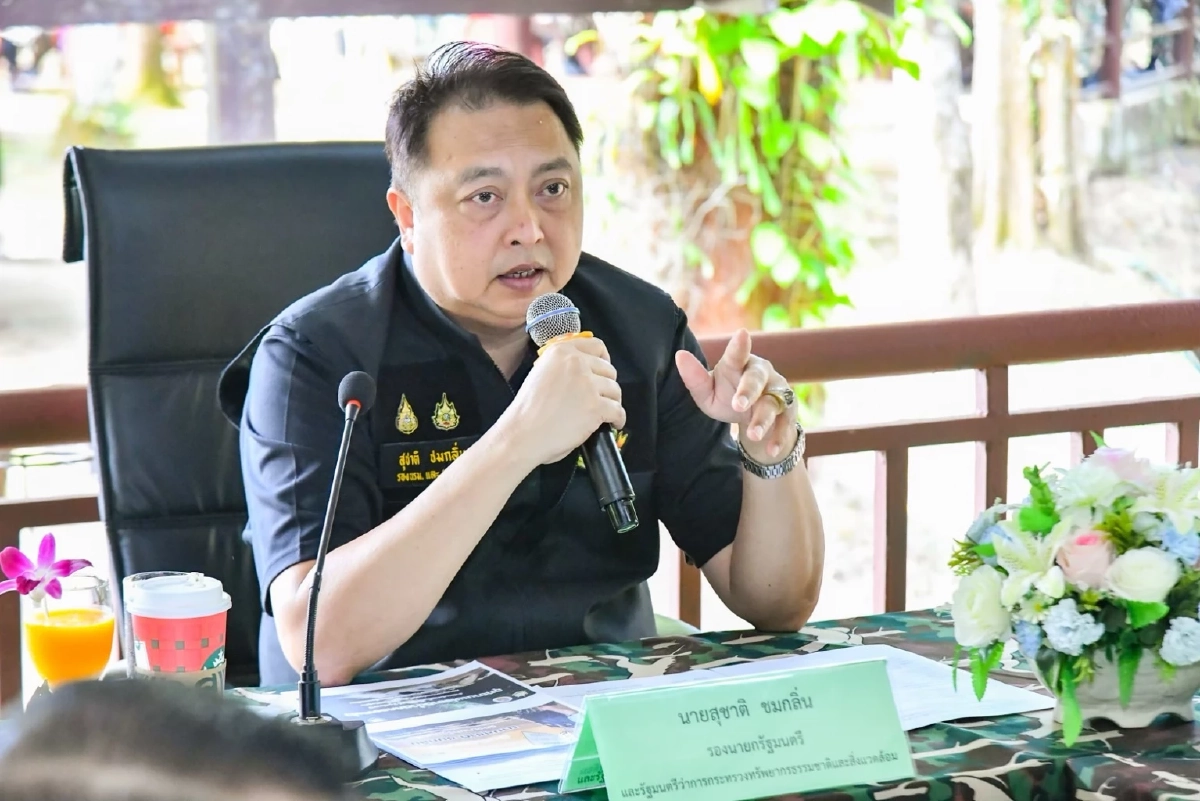 นายสุชาติ ชมกลิ่น