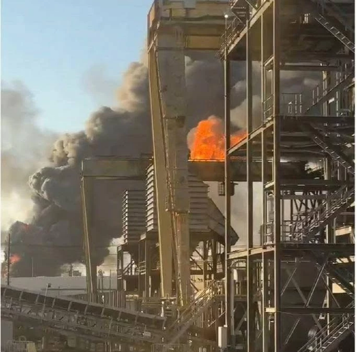 ระเบิดสนั่น! โรงกลั่นน้ำมัน Valero ในเท็กซัส ใหญ่ที่สุดในสหรัฐฯ