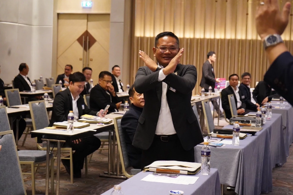 "สจ.ศักดิ์" อวดบิลเติมน้ำมันเต็มถัง ถาม "ไหนว่าไม่มีน้ำมัน?"