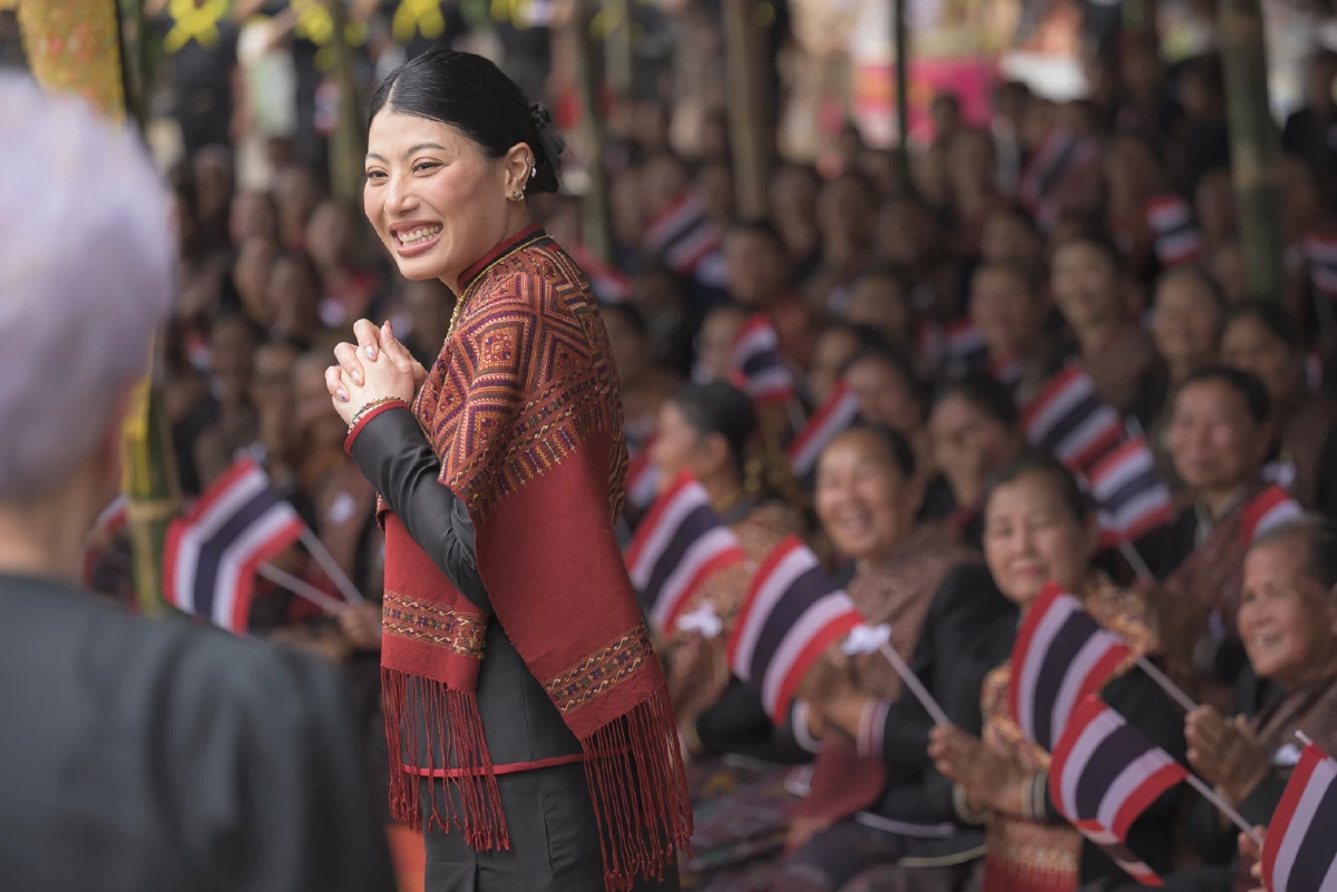 เจ้าฟ้าสิริวัณณวรี เสด็จไปทอดพระเนตร การจัดแสดงผลงานภูมิปัญญาผ้าไทย จ.กาฬสินธุ์