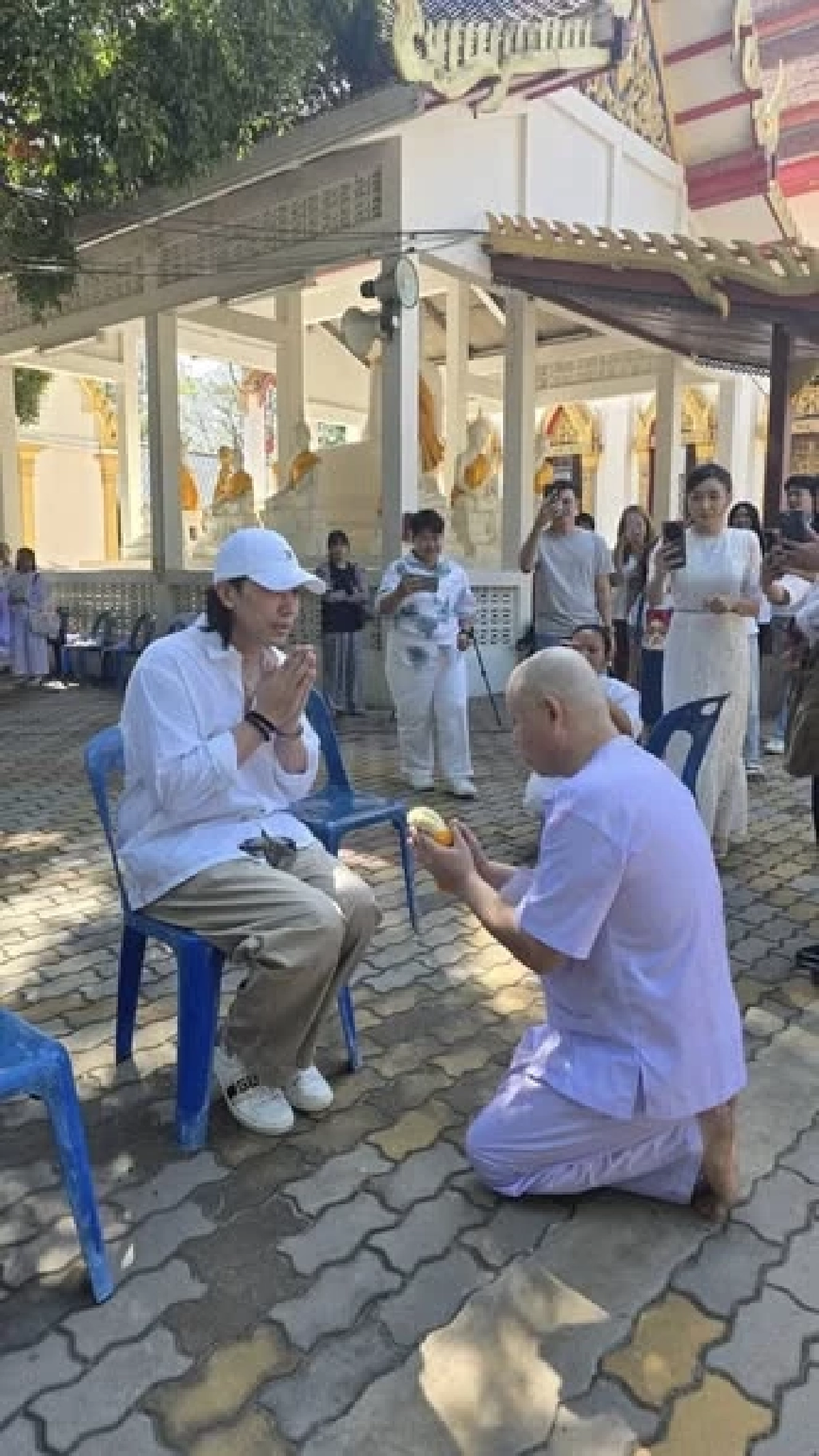 เปิดคลิป ‘ทนายแก้ว’ ปลงผมบวชเงียบ ก้มกราบขอขมา ‘หนุ่ม กรรชัย’