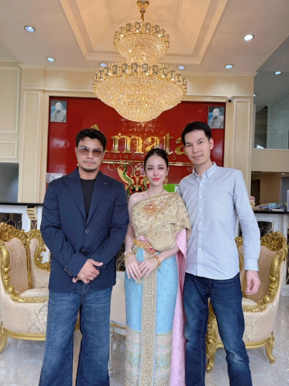 "หนุ่ม กะลา - จ๊ะโอ๋" หวานๆ ที่ร้านชุดแต่งงาน ว้าว! เปย์นาฬิกาหรูด้วยนะ