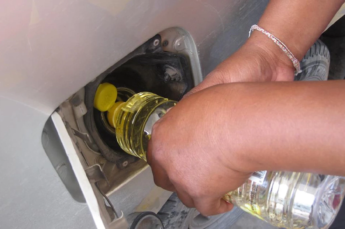 ว่อนโซเชียลแนะทางรอดน้ำมันแพง-ปั๊มปิด เติมน้ำ "มันพืช" แทนดีเซลได้จริงหรือ? 