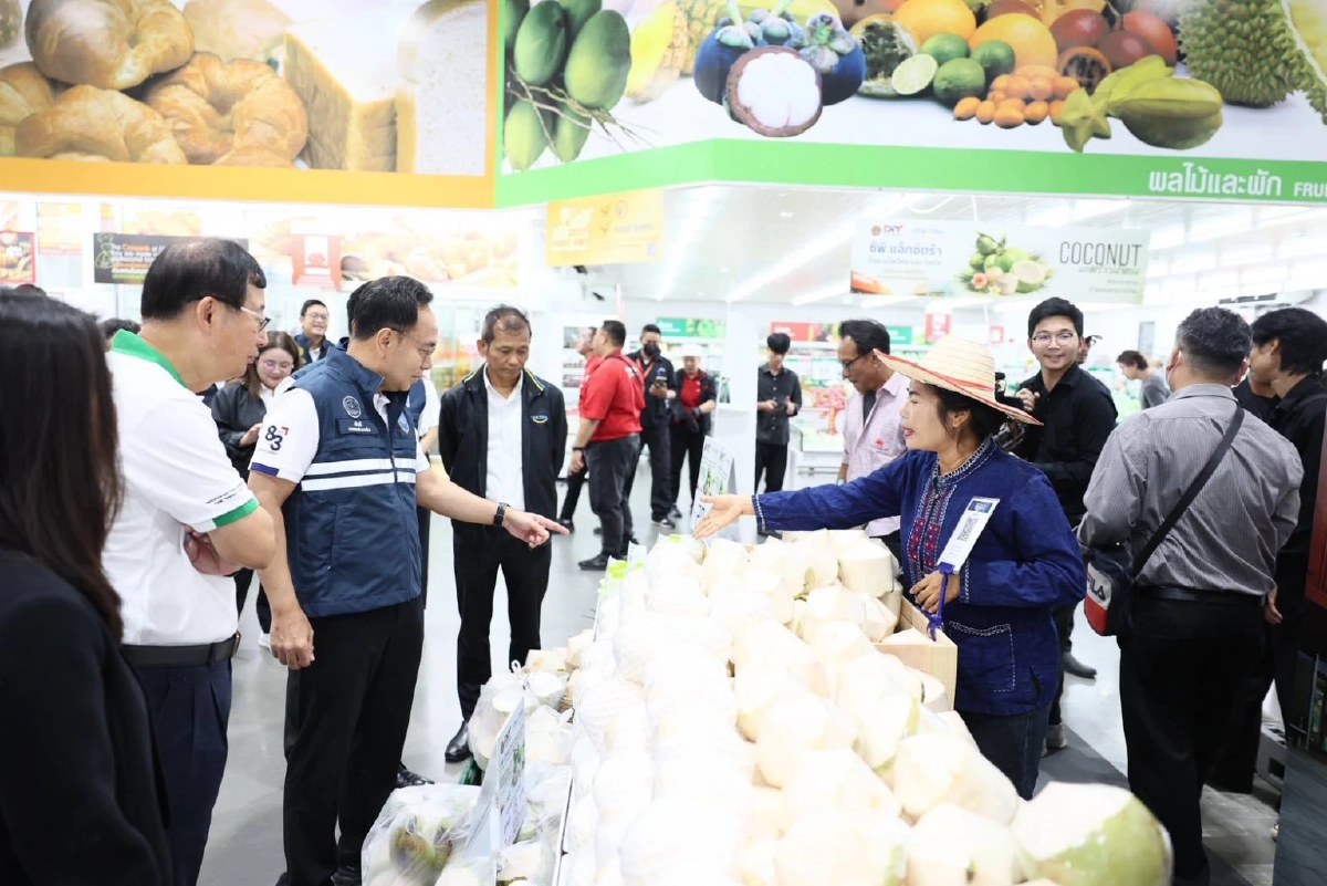 “แม็คโคร–โลตัส” ส่งต่อมะพร้าวน้ำหอมสด ช่วยเกษตรกรไทย