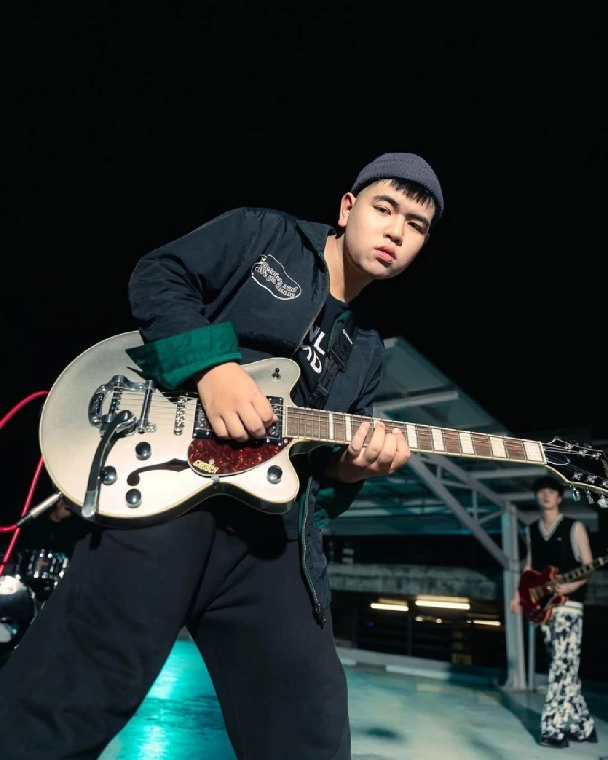 “ธีร์ Only Monday” ก้มกราบกลางเวที หลังเจอมรสุมคลิปหลุดพ่นพิษ ไร้สังกัด