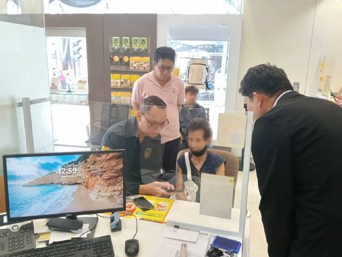 ธนาคารจับพิรุธยาย ถอนเงิน 5 ล้าน โทรแจ้ง ตร. ตรวจสอบพบถูกคอลเซ็นเตอร์หลอก